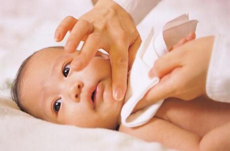 0到1岁的宝宝发烧怎么物理降温,5岁小孩发烧发抖说很冷怎么处理