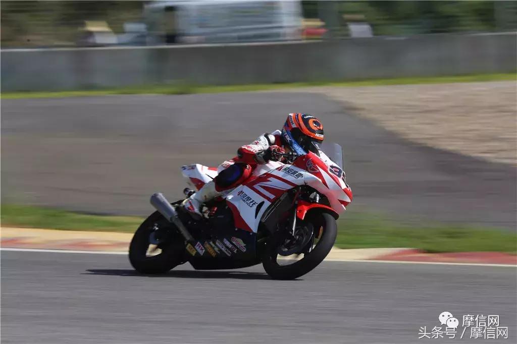 再创佳绩!新感觉自主双缸250CC赛车征战CRRC(贵阳站)