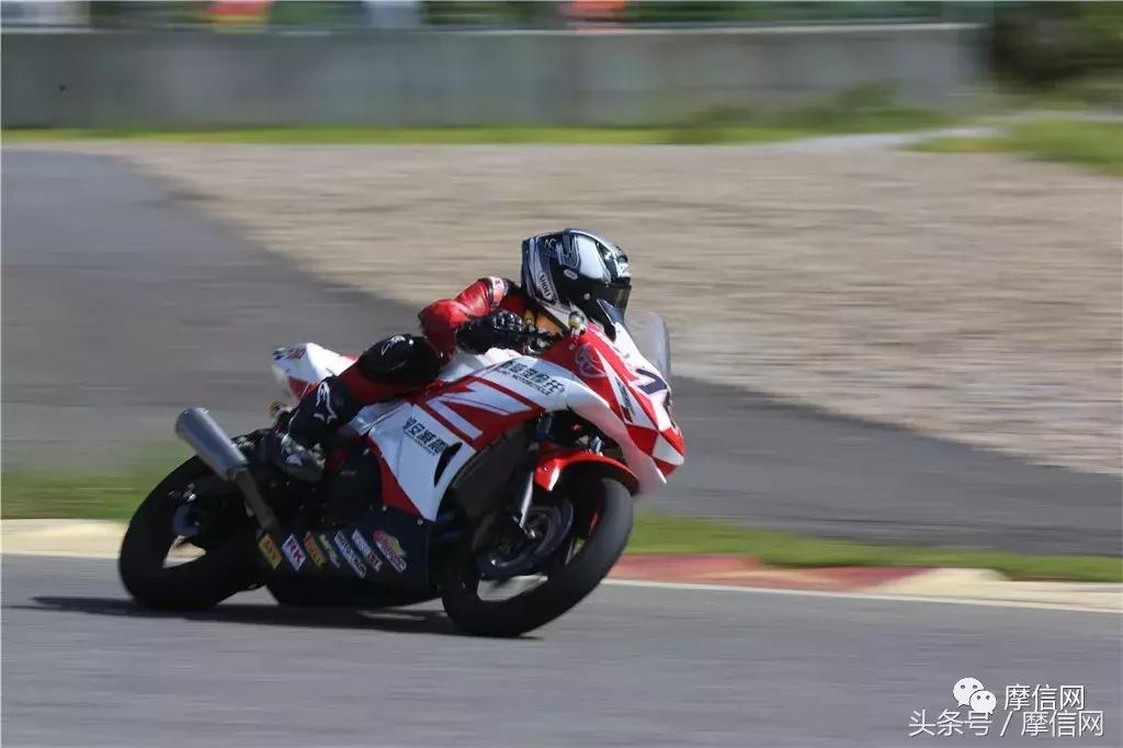 再创佳绩!新感觉自主双缸250CC赛车征战CRRC(贵阳站)