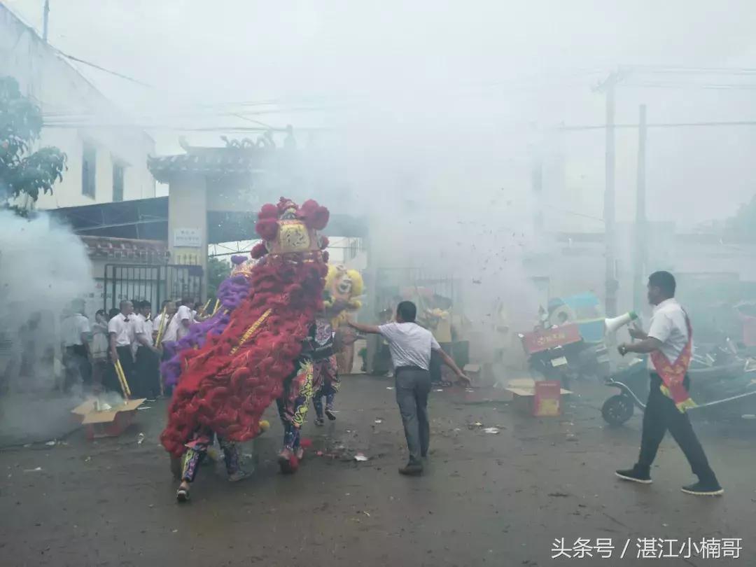 杨家镇安榄村外嫁姐妹回娘家聚会,雷州官茂村姐妹回娘家