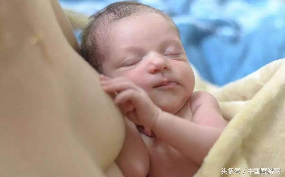 哺乳乳头又疼又痒,哺乳时乳头有白点宝宝吃奶时很疼