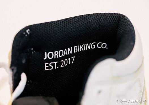 aj椋炴獝璧板,绌跨潃aj灏忓績缈肩考璧拌矾