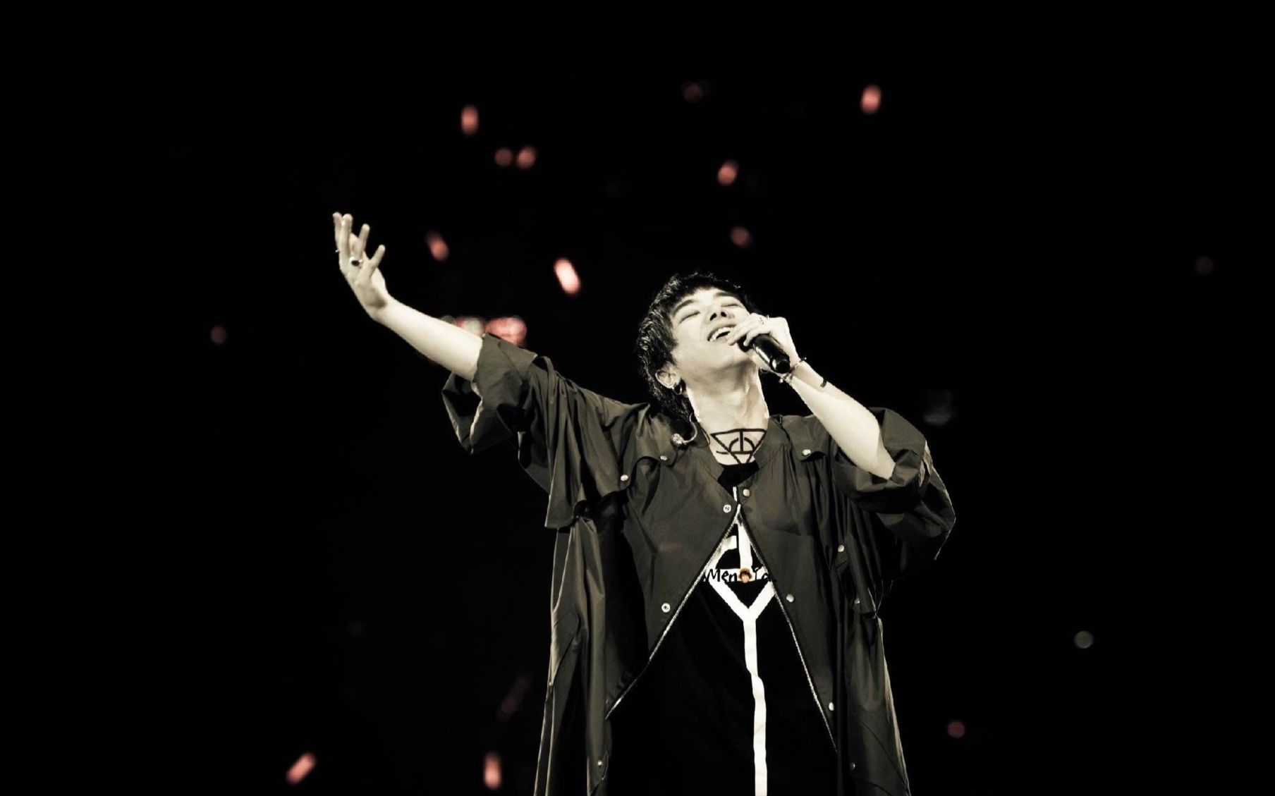 华晨宇说他是华语乐坛永远的神,说华晨宇是音乐鬼才秒杀小沈阳