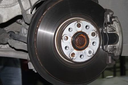 汽车刹车故障现象描述,汽车刹车异响维修故障实例