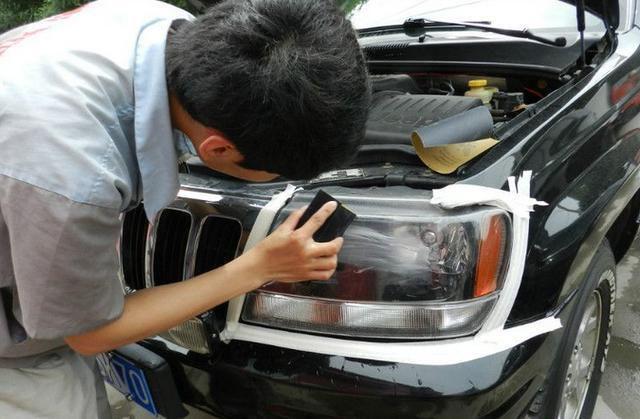 如何清除车灯泛黄,车灯发黄怎么打磨翻新