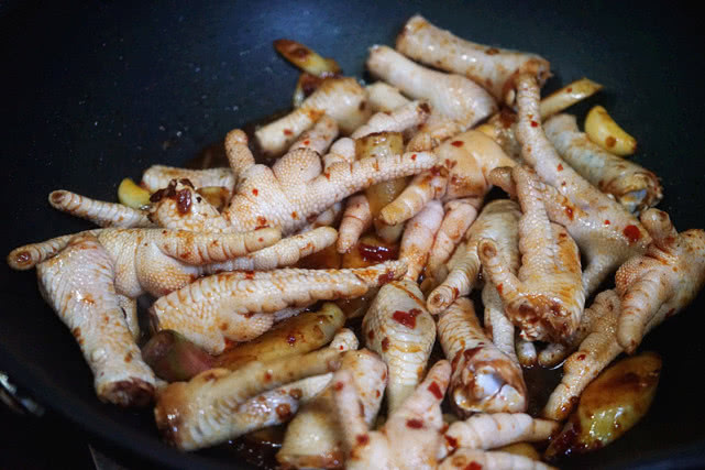 鸡爪不脱骨的凉拌做法,鸡爪脱骨了怎么做好吃