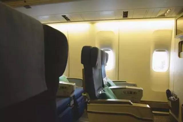 最实用飞机选座指南,飞机哪里座位最舒适