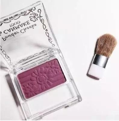 妆容分享秋冬暖意红唇妆,秋冬妆容彩妆好物推荐