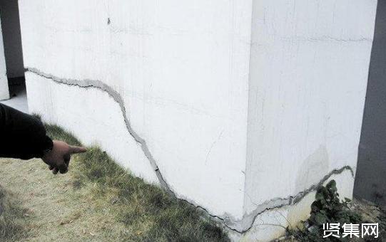 墙体裂缝导致腻子裂缝怎么处理,墙体裂缝和楼面裂缝哪个更危险