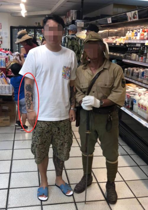 华人区豪华公寓现辱华纸条“*那支**人滚回*那支**”，竟是自己人干的？