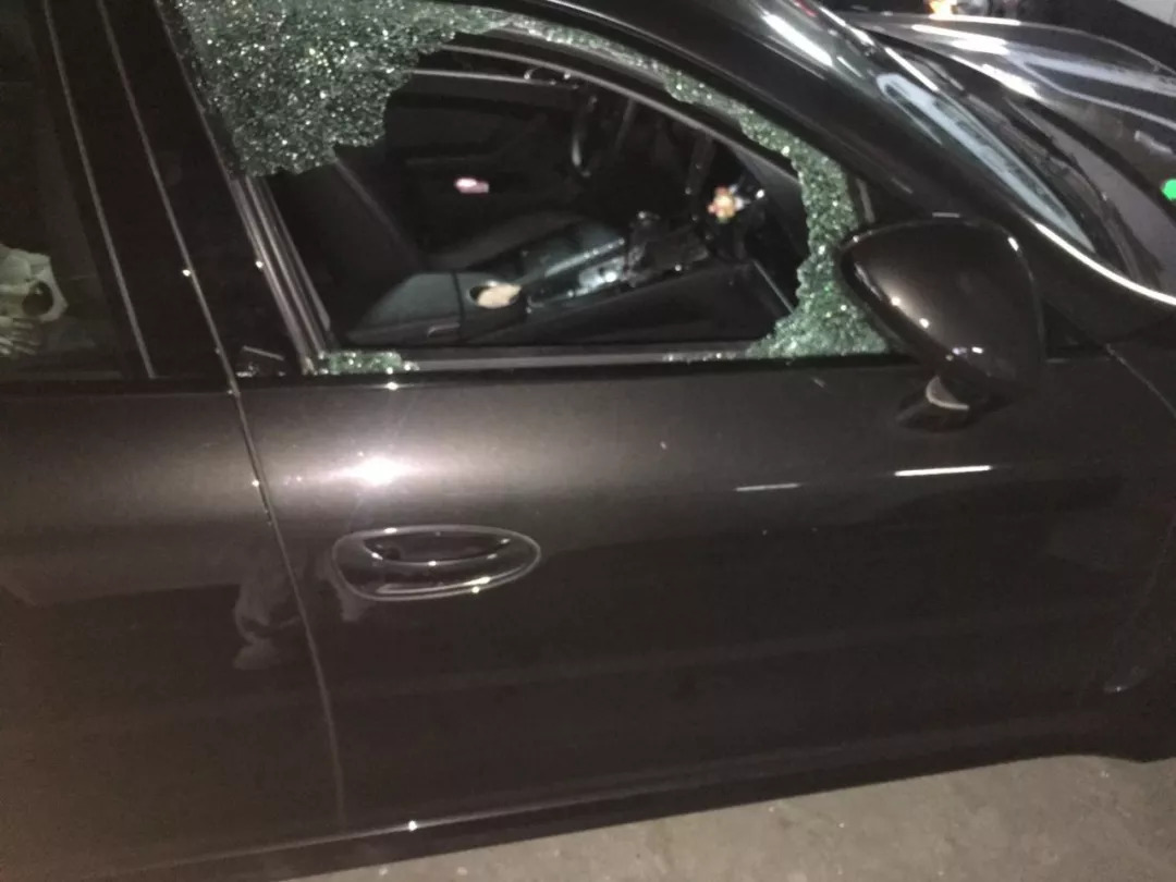 华人区豪华公寓现辱华纸条“*那支**人滚回*那支**”，竟是自己人干的？