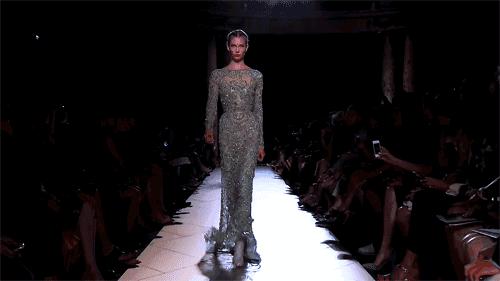 走路扭臀是什么原因,走路扭臀什么原因