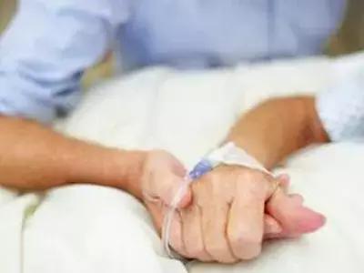 老人摔倒后正确的处置方法,老人摔倒了如何正确急救