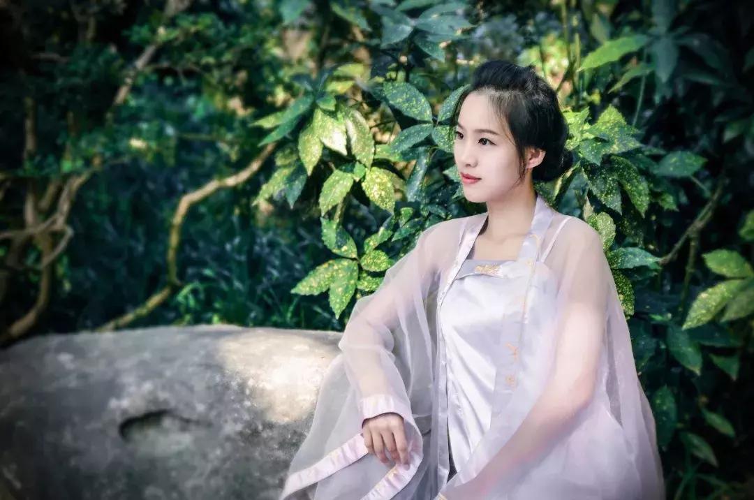 伤感的诗词经典语录,有没有很惊艳的伤感诗句