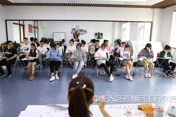 艺考播音与主持学什么,艺考播音主持技巧