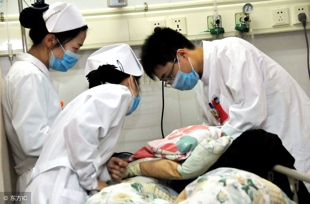 急诊医生经历的那些抢救告诉你：不要再忽视肚子痛了！