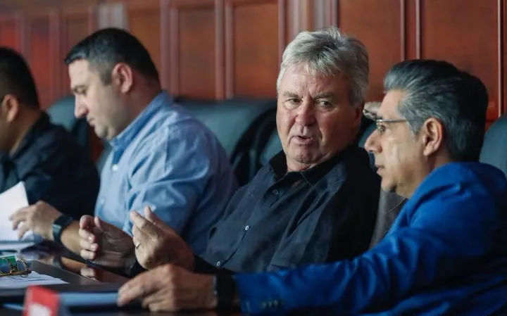 希丁克执教韩国队,国足希丁克简历