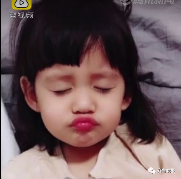 小女孩对着大海喊不上幼儿园,小女孩海边大喊