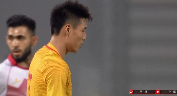 武磊重回凌空斩破球荒,武磊帮助中国足球小将