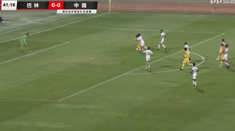 武磊重回凌空斩破球荒,武磊帮助中国足球小将