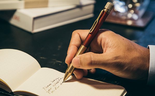 这支“樱花笔”拿了18年日本文具大奖冠军，百年文具店又要被搬空的节奏……