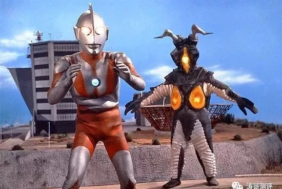 穿上这件外套,你也能*倒打**奥特曼?