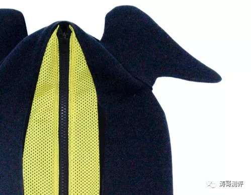 穿上这件外套,你也能*倒打**奥特曼?