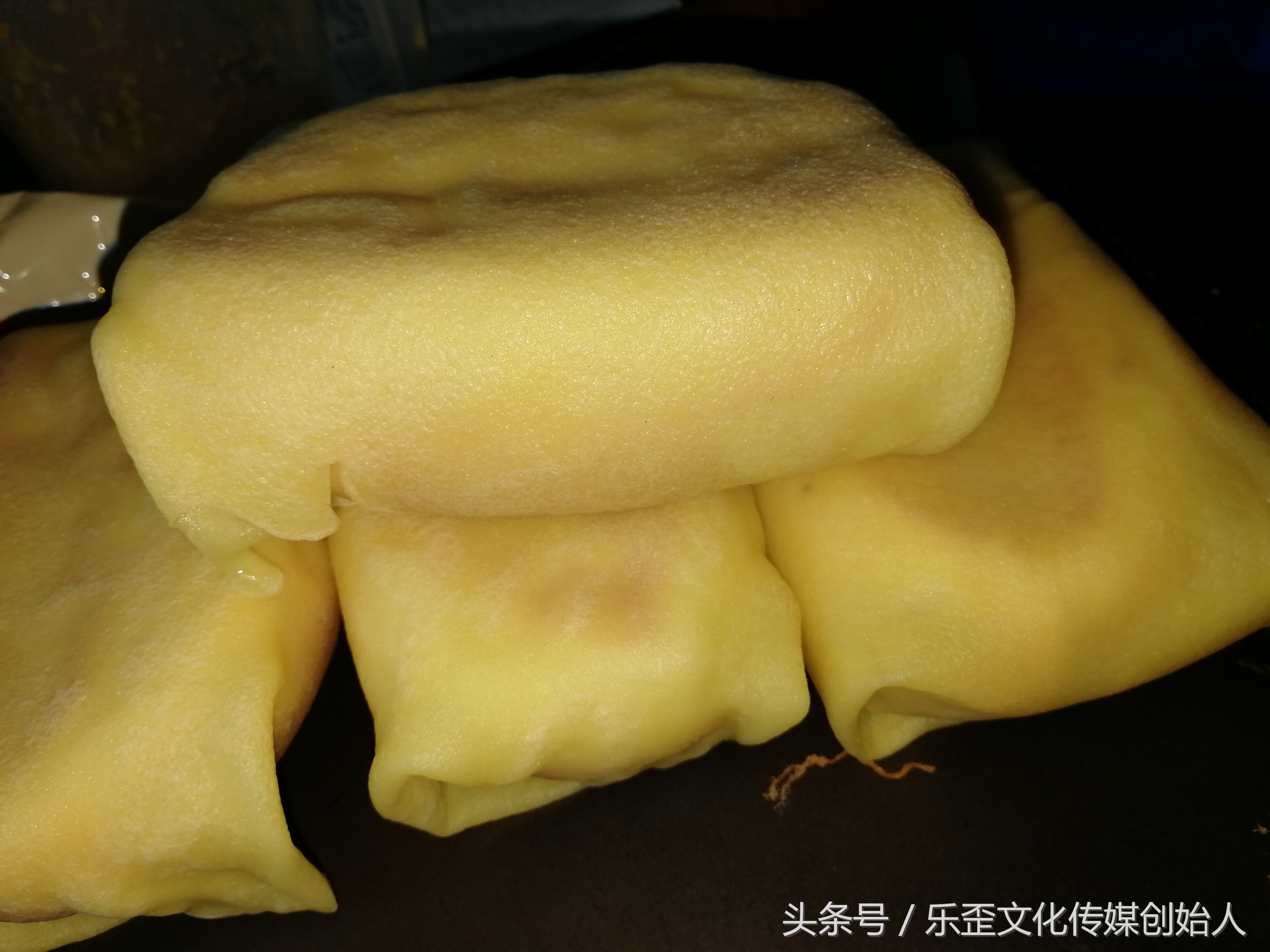 面包烤出来表皮发硬是什么原因,为什么面包烤出来表皮又干又硬