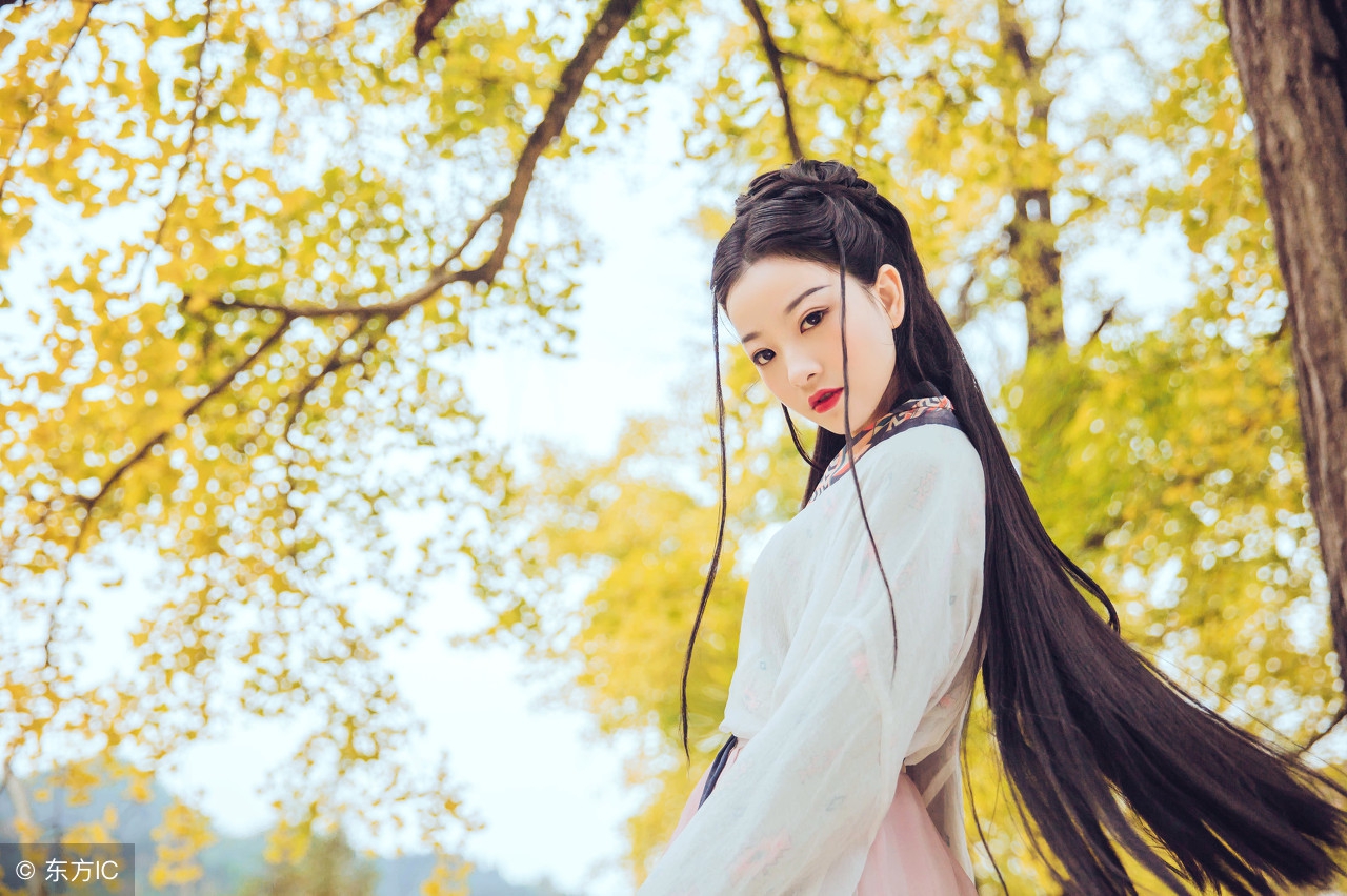 领导公派美女替我去学校开家长会，另外交给我一项“特殊”任务