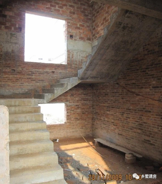 看看花200万乡下建的别墅外观,只花了33万修的农村小别墅