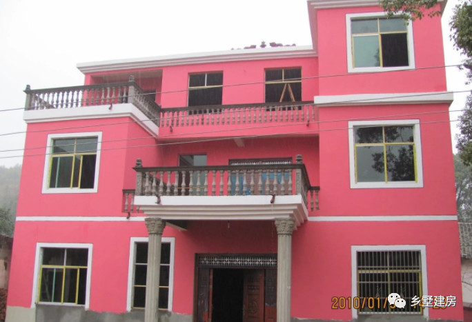 看看花200万乡下建的别墅外观,只花了33万修的农村小别墅