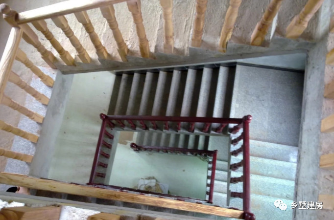 看看花200万乡下建的别墅外观,只花了33万修的农村小别墅