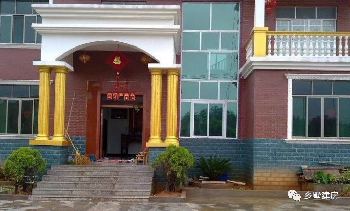 看看花200万乡下建的别墅外观,只花了33万修的农村小别墅