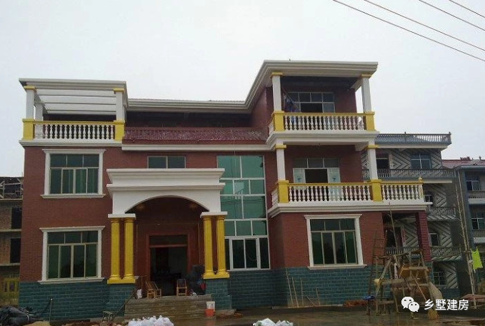 看看花200万乡下建的别墅外观,只花了33万修的农村小别墅