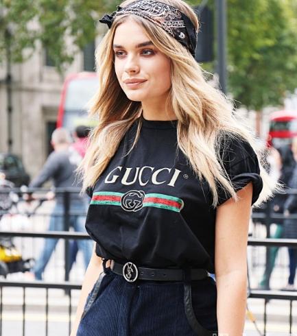 潮流搭配丝巾的多种系法不再单一,秋冬丝巾的时尚系法生活小妙招