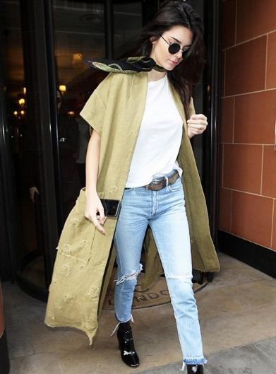 潮流搭配丝巾的多种系法不再单一,秋冬丝巾的时尚系法生活小妙招