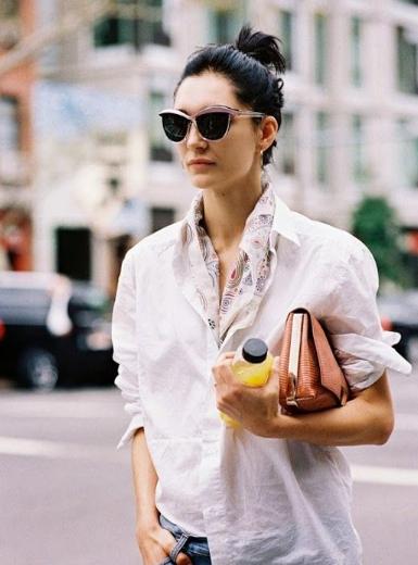 潮流搭配丝巾的多种系法不再单一,秋冬丝巾的时尚系法生活小妙招