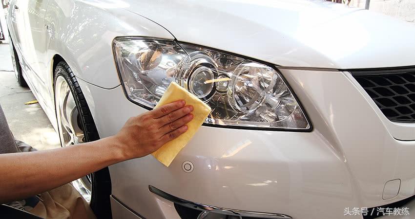 白色汽车发黄了怎样洗才能白,怎样让白色汽车变白