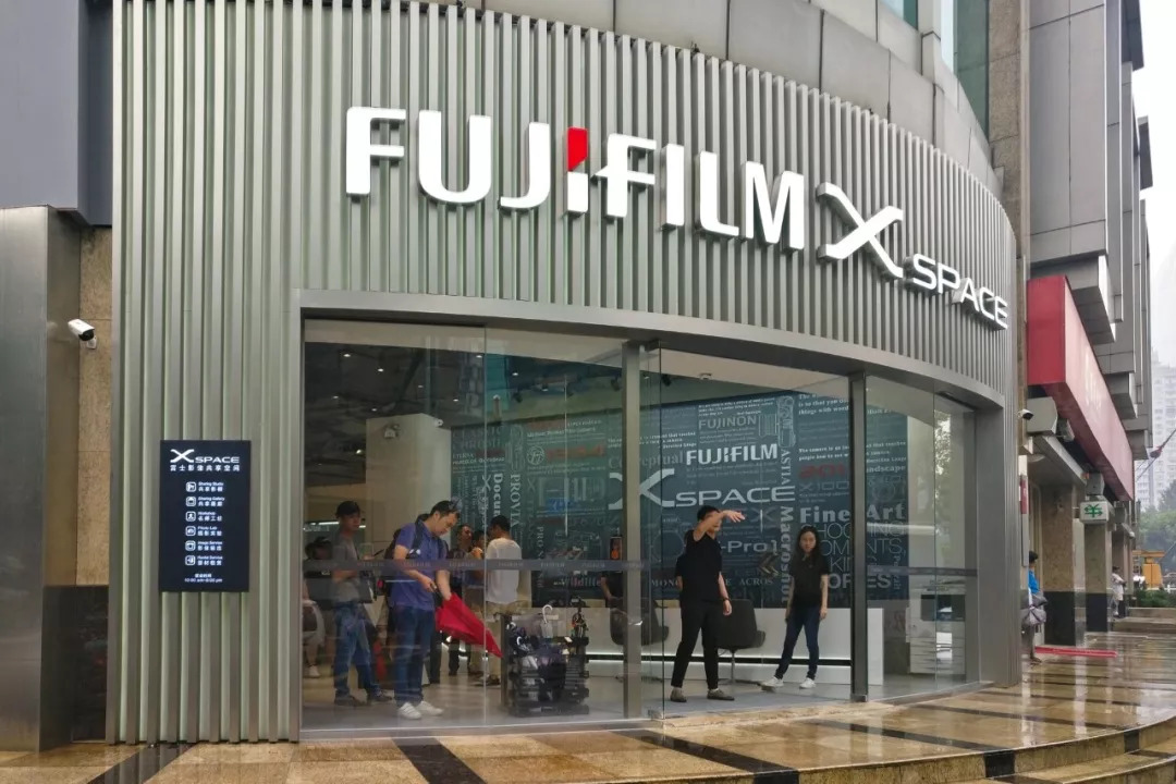 价值百万的电影摄影机,200元的摄影棚