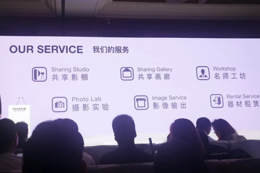 价值百万的电影摄影机,200元的摄影棚