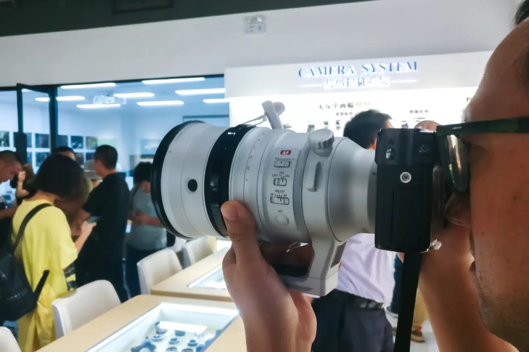 价值百万的电影摄影机,200元的摄影棚