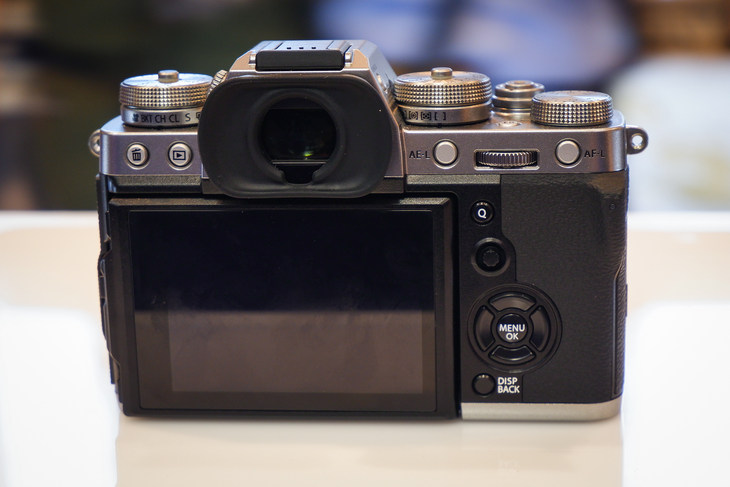 富士x-t30ii微单相机是半画幅吗,富士xt3全画幅微单怎么样