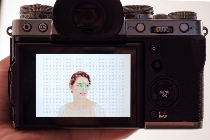 富士x-t30ii微单相机是半画幅吗,富士xt3全画幅微单怎么样