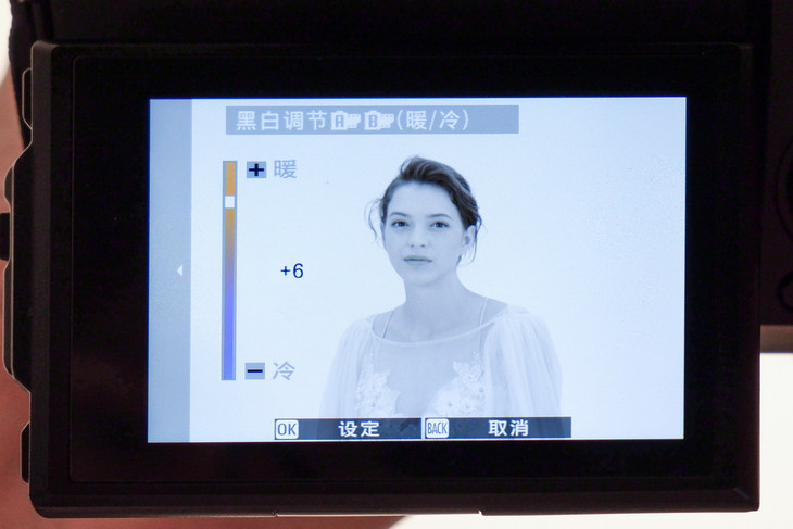 富士x-t30ii微单相机是半画幅吗,富士xt3全画幅微单怎么样