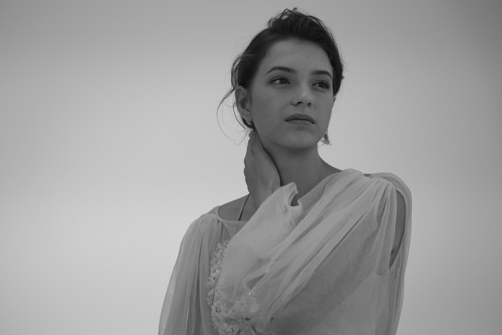 富士x-t30ii微单相机是半画幅吗,富士xt3全画幅微单怎么样