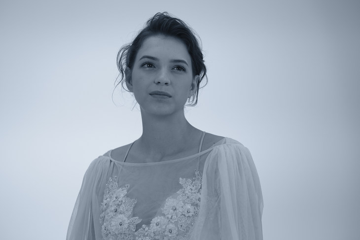 富士x-t30ii微单相机是半画幅吗,富士xt3全画幅微单怎么样