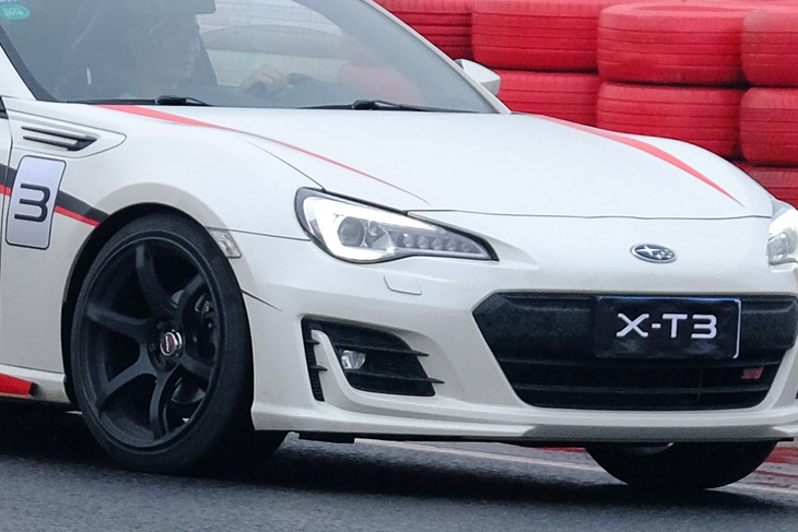 富士x-t30ii微单相机是半画幅吗,富士xt3全画幅微单怎么样