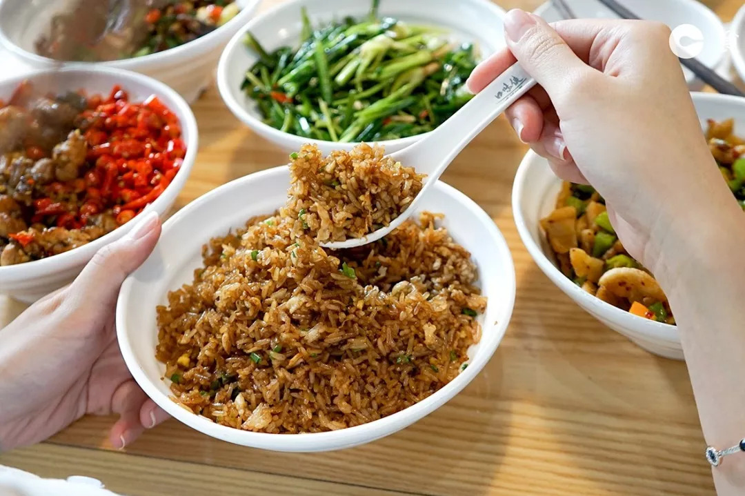 欢迎各位小伙伴加入餐厅工作,欢迎新同事入职吃饭