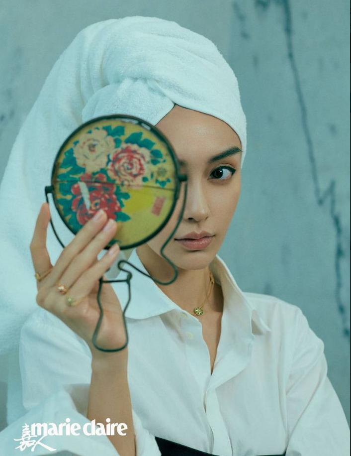 baby晒照撞脸黄晓明,baby撞脸李小璐