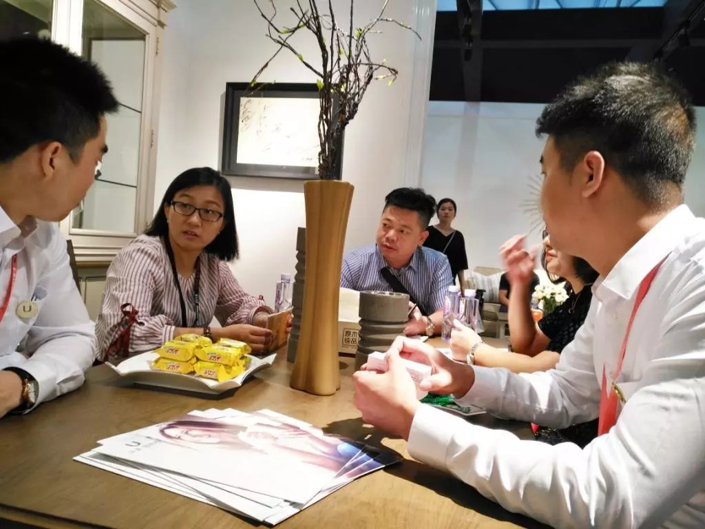 环美雷格西跟什么牌子一个档次,美国品牌环美雷格西家具的讲解